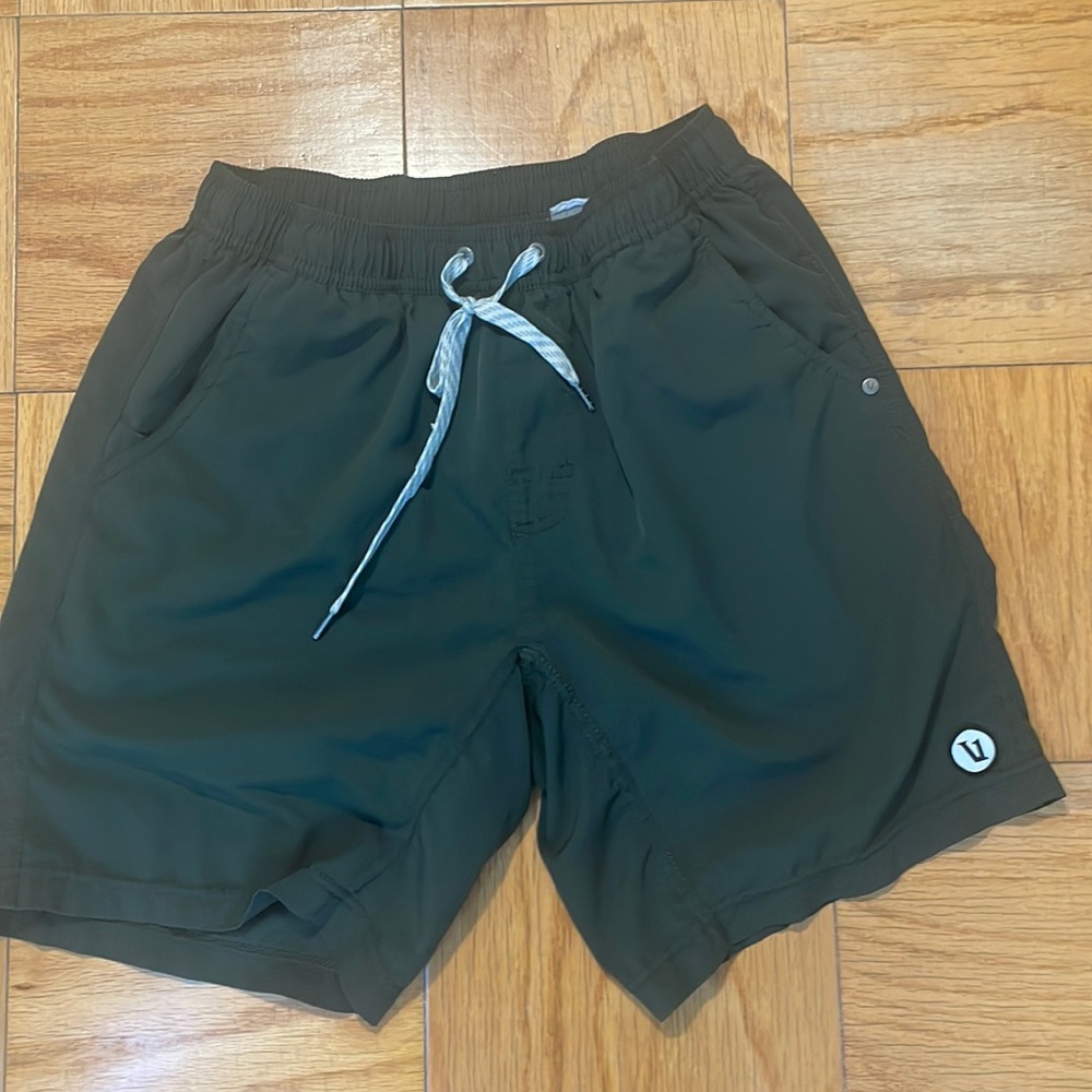 Vuori Mens lined shorts